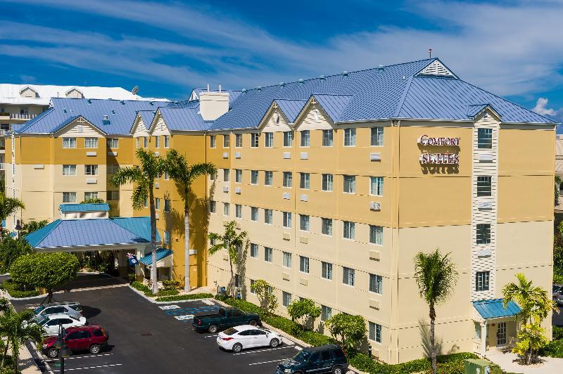 Hampton By Hilton Grand Cayman Seven Mile Beach George Town Exterior photo